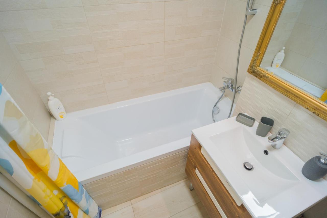 Cozy & Spacious 2Br Apartment With Netflix Bucarest Exterior foto