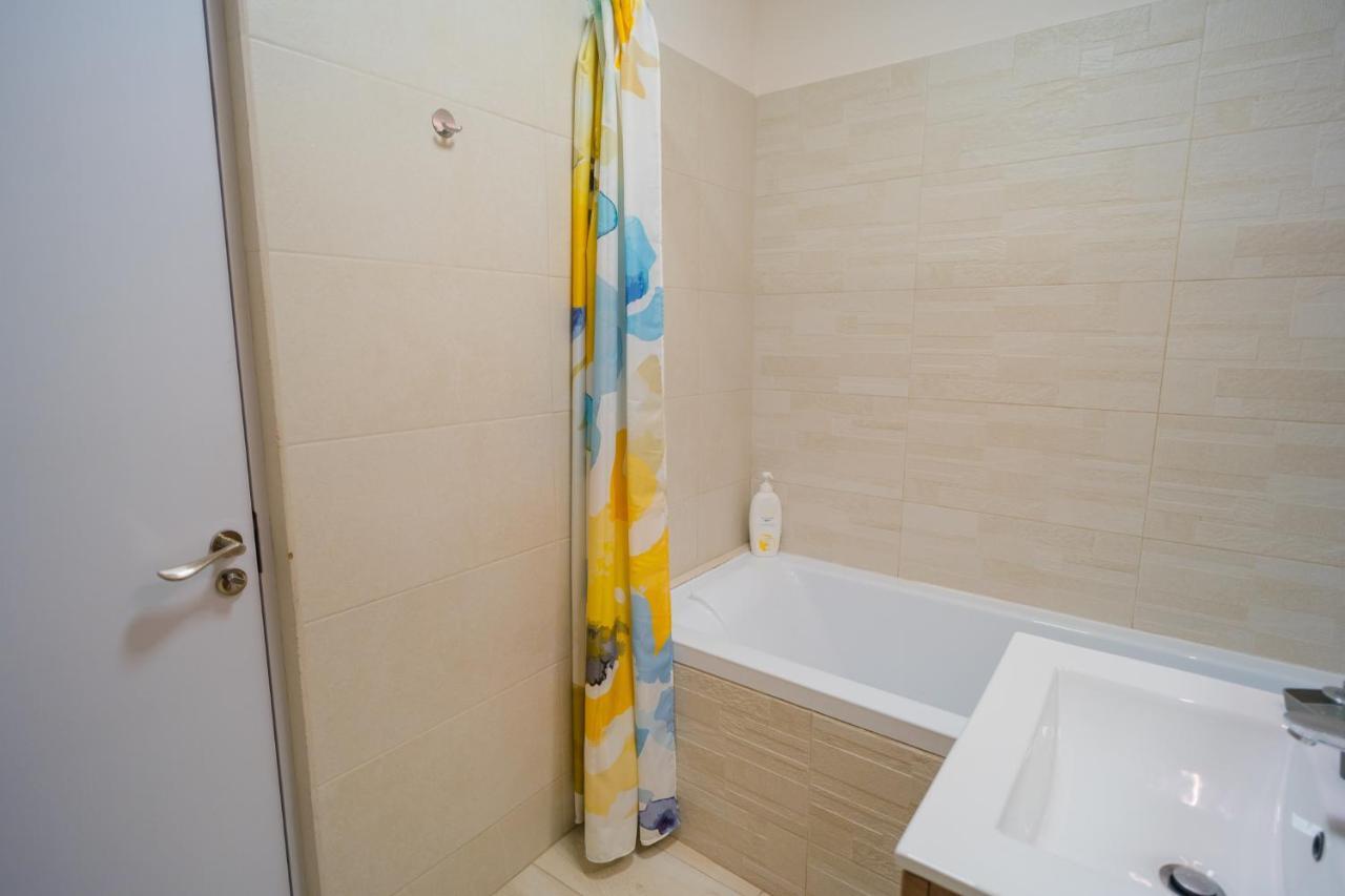Cozy & Spacious 2Br Apartment With Netflix Bucarest Exterior foto