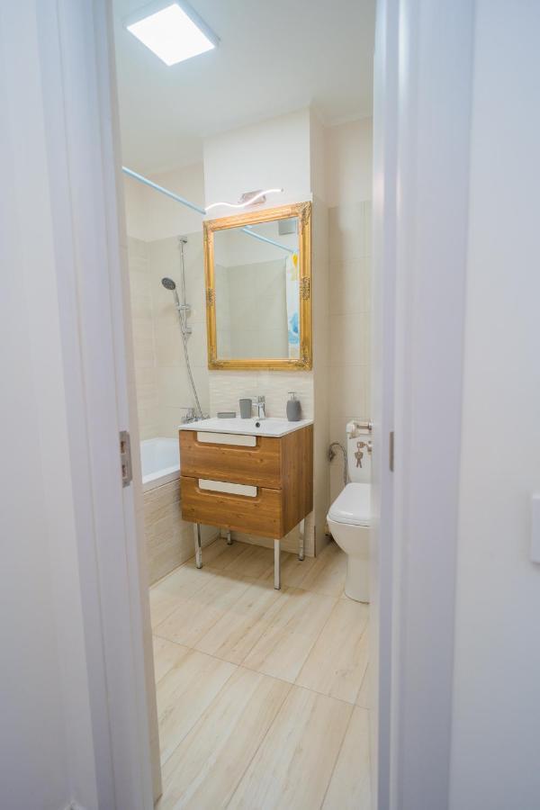Cozy & Spacious 2Br Apartment With Netflix Bucarest Exterior foto