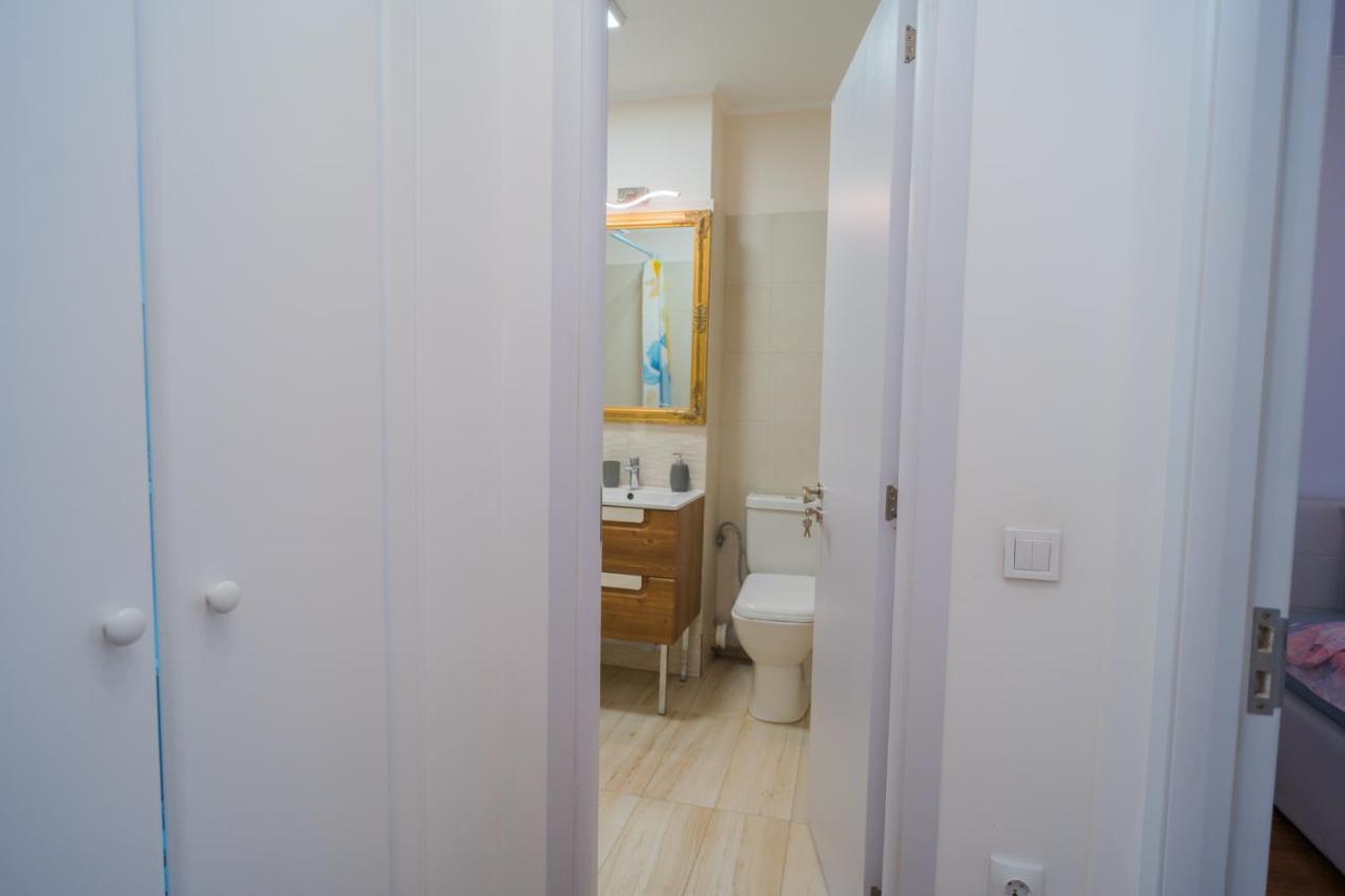 Cozy & Spacious 2Br Apartment With Netflix Bucarest Exterior foto