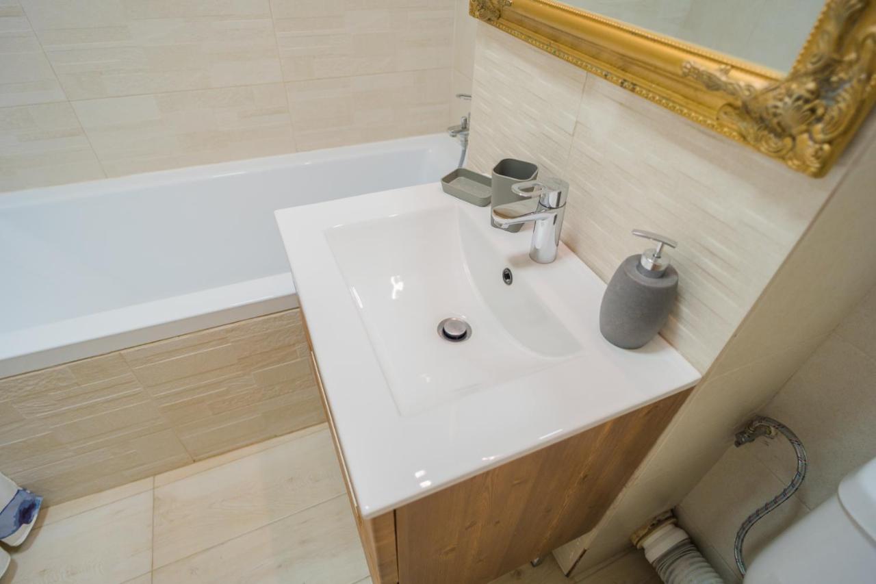 Cozy & Spacious 2Br Apartment With Netflix Bucarest Exterior foto