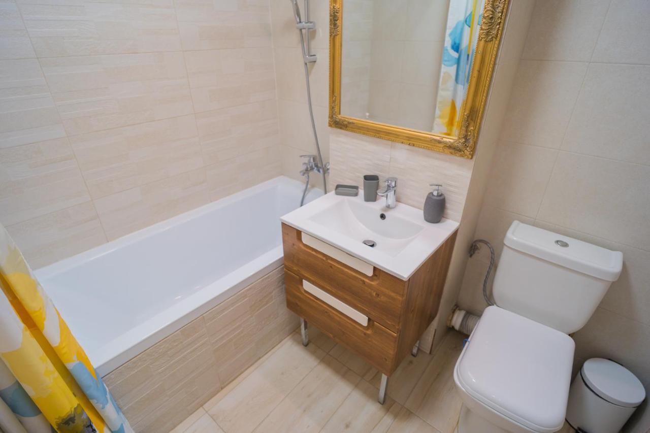 Cozy & Spacious 2Br Apartment With Netflix Bucarest Exterior foto