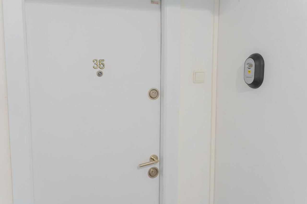 Cozy & Spacious 2Br Apartment With Netflix Bucarest Exterior foto